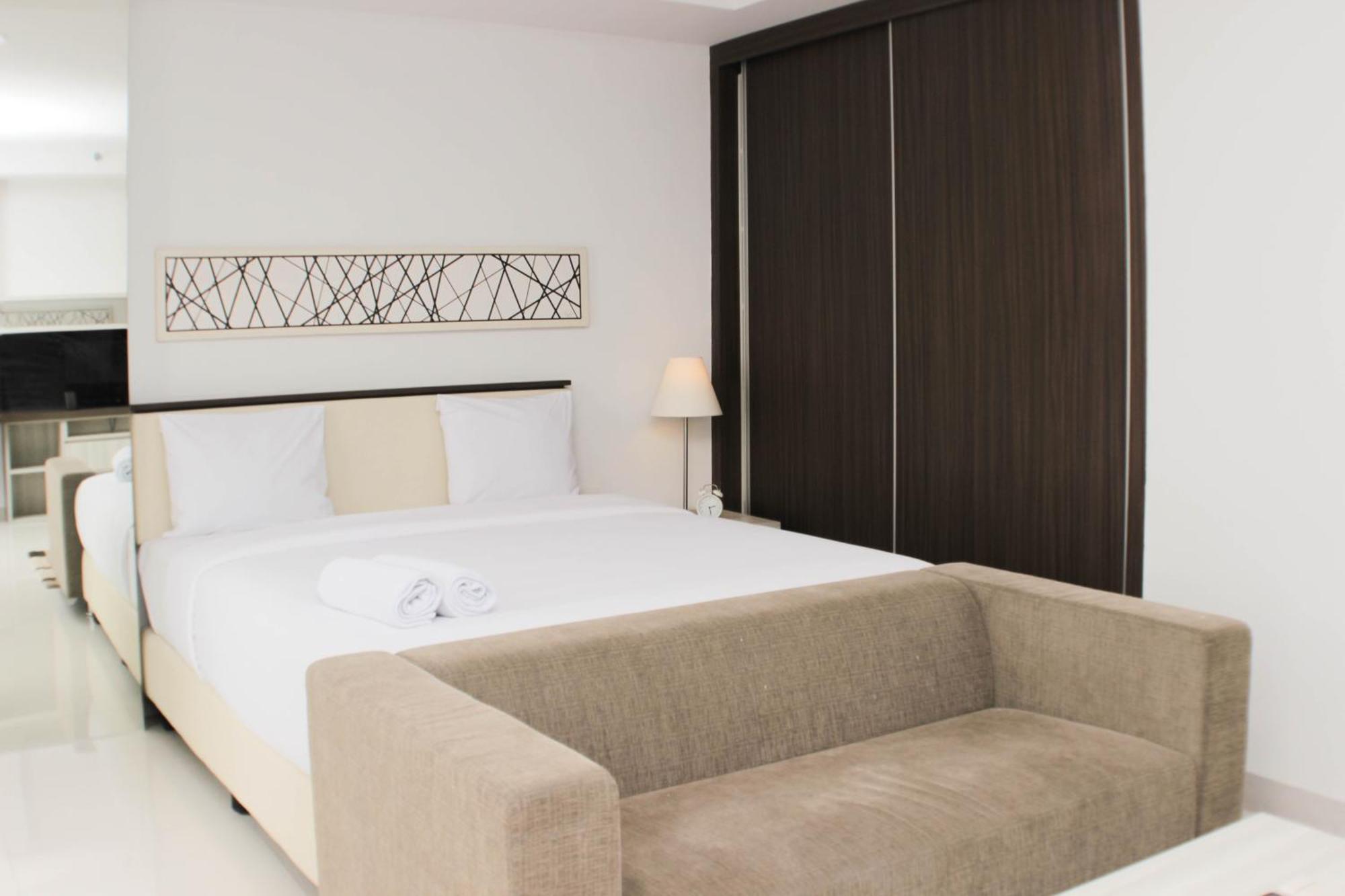 Apartemen And Comfy Azalea By Travelio